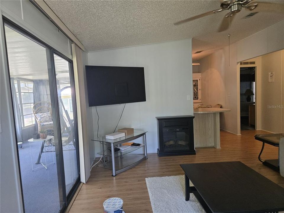 For Sale: $135,000 (2 beds, 2 baths, 970 Square Feet)