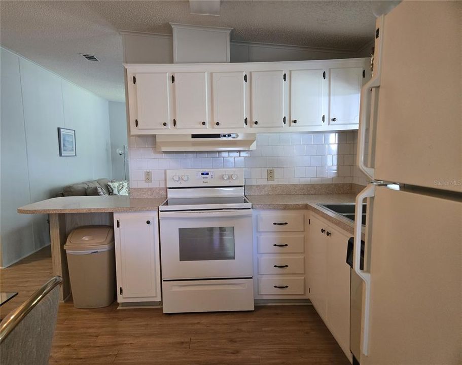 For Sale: $135,000 (2 beds, 2 baths, 970 Square Feet)