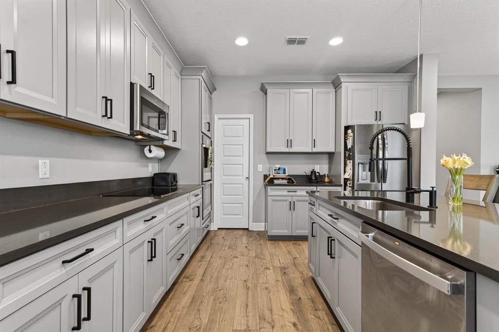 En Venta: $545,000 (4 camas, 3 baños, 2717 Pies cuadrados)