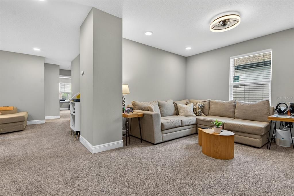 En Venta: $545,000 (4 camas, 3 baños, 2717 Pies cuadrados)