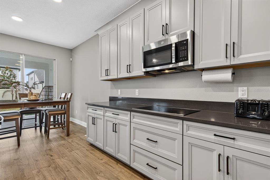 En Venta: $545,000 (4 camas, 3 baños, 2717 Pies cuadrados)