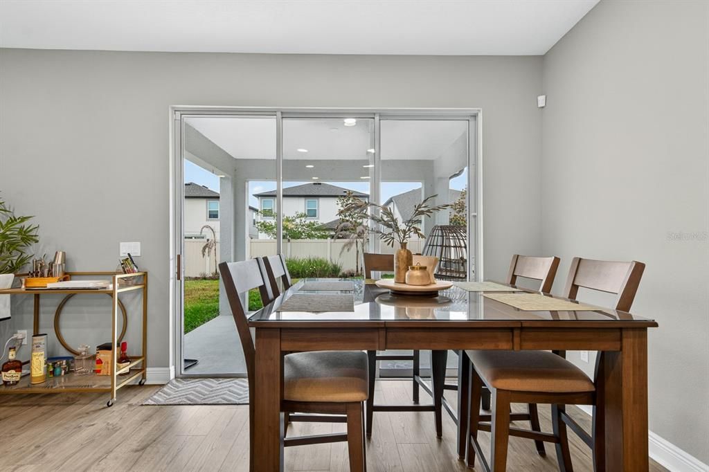 En Venta: $545,000 (4 camas, 3 baños, 2717 Pies cuadrados)