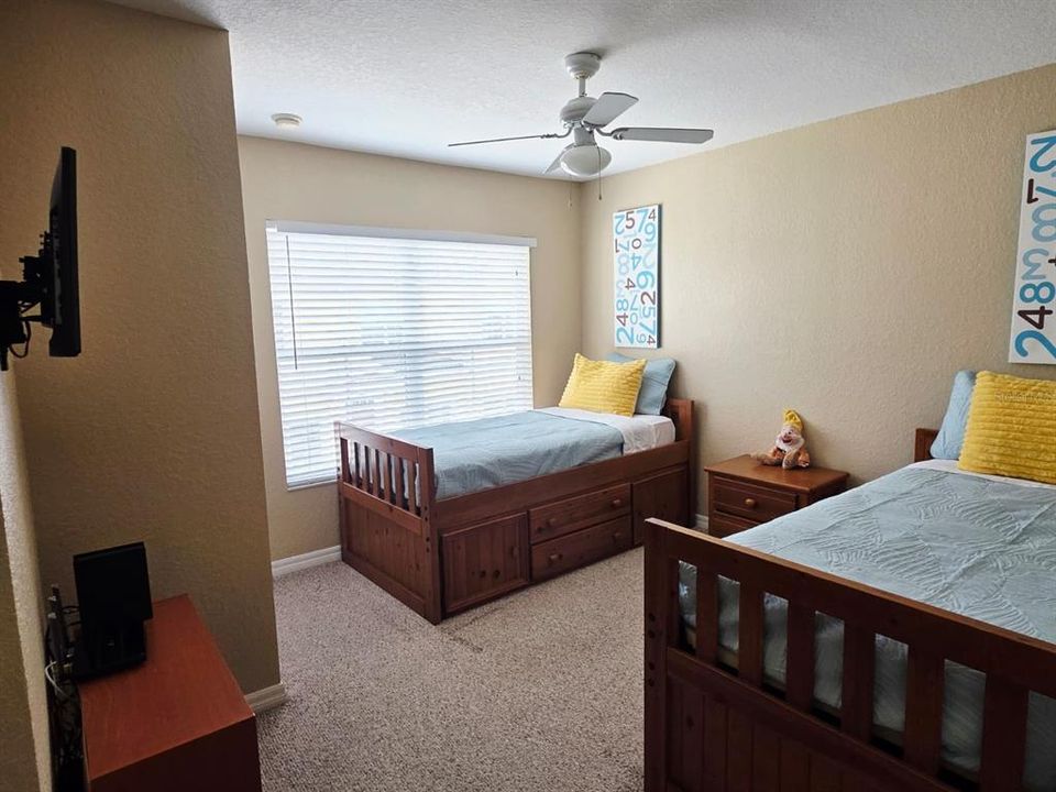 For Rent: $2,000 (3 beds, 2 baths, 1296 Square Feet)