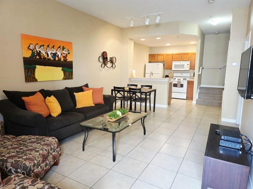 For Rent: $2,000 (3 beds, 2 baths, 1296 Square Feet)