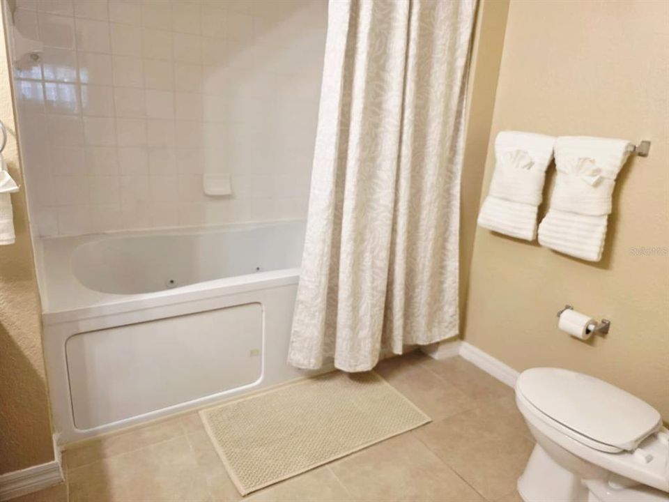 For Rent: $2,000 (3 beds, 2 baths, 1296 Square Feet)