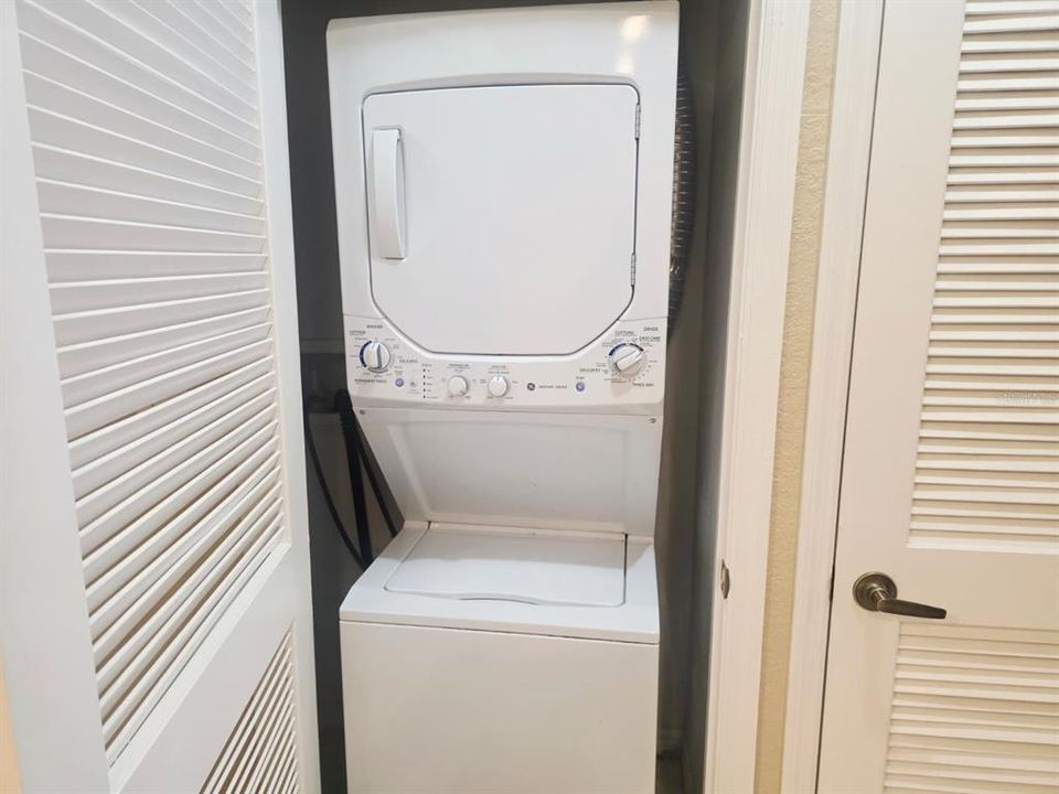 For Rent: $2,000 (3 beds, 2 baths, 1296 Square Feet)
