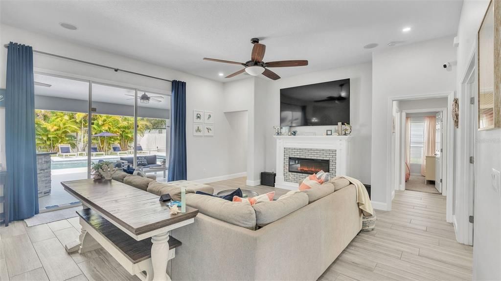 For Sale: $619,900 (5 beds, 3 baths, 2422 Square Feet)