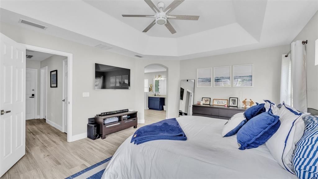 For Sale: $619,900 (5 beds, 3 baths, 2422 Square Feet)