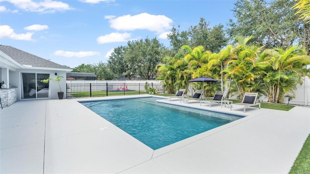 For Sale: $619,900 (5 beds, 3 baths, 2422 Square Feet)