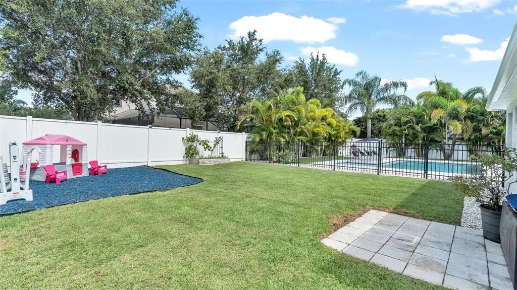 For Sale: $619,900 (5 beds, 3 baths, 2422 Square Feet)