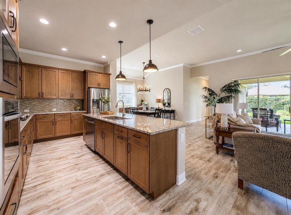 For Sale: $474,900 (2 beds, 2 baths, 2066 Square Feet)