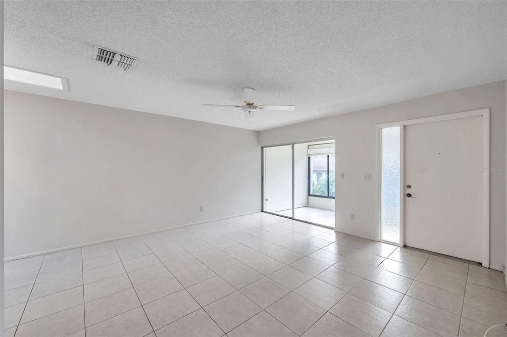 For Rent: $1,985 (2 beds, 2 baths, 1120 Square Feet)