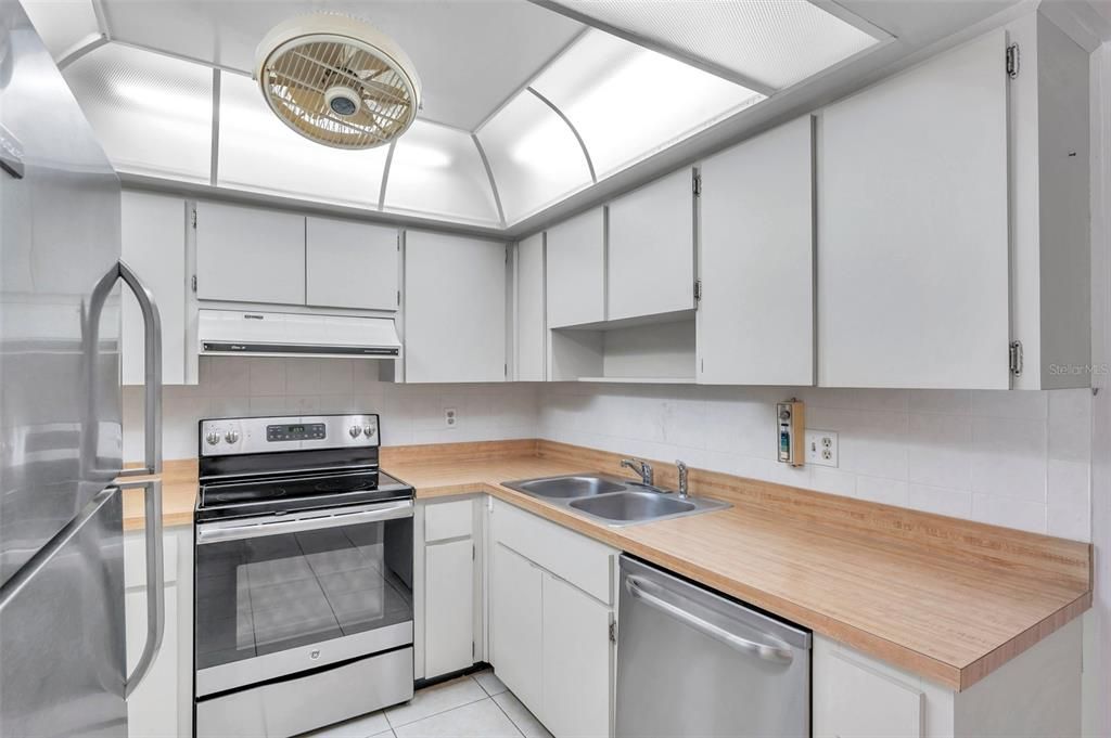 For Rent: $1,985 (2 beds, 2 baths, 1120 Square Feet)