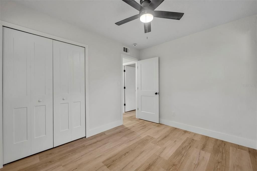 Под контрактом: $299,999 (2 спален, 1 ванн, 1066 Квадратных фут)