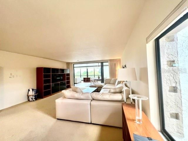 For Rent: $5,350 (2 beds, 2 baths, 1547 Square Feet)
