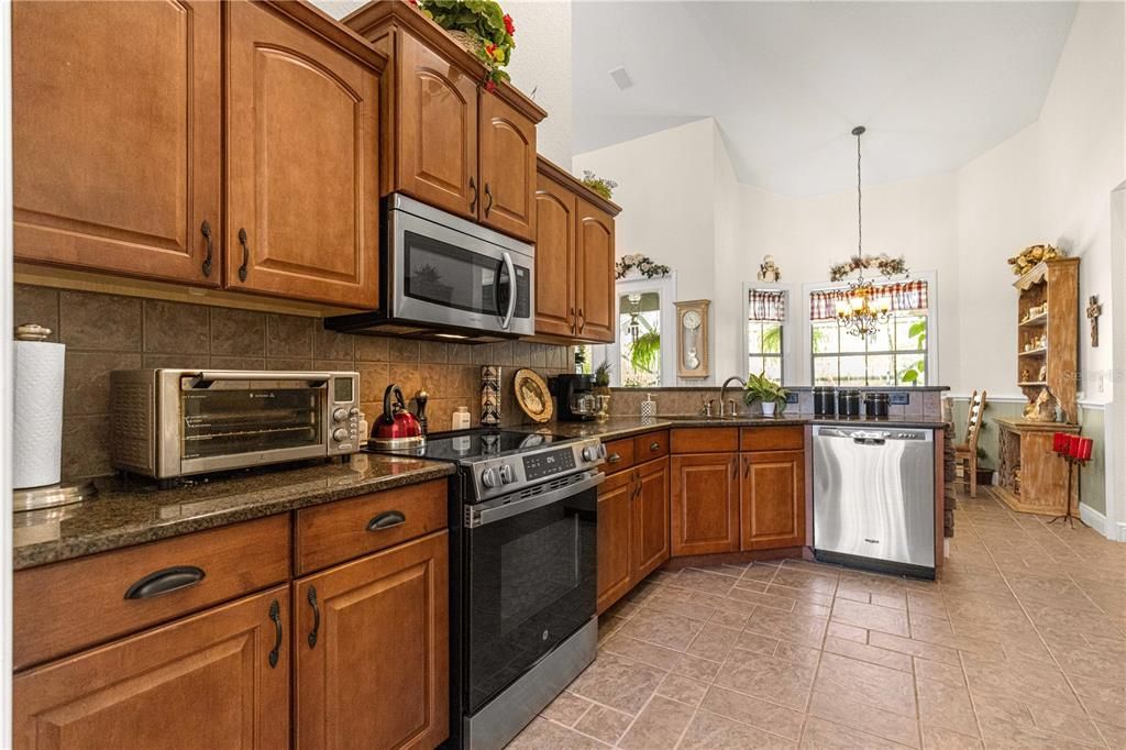 For Sale: $507,000 (4 beds, 3 baths, 2498 Square Feet)