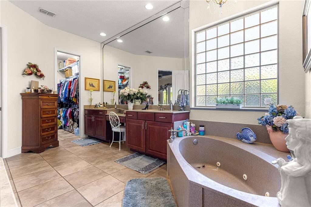 For Sale: $507,000 (4 beds, 3 baths, 2498 Square Feet)