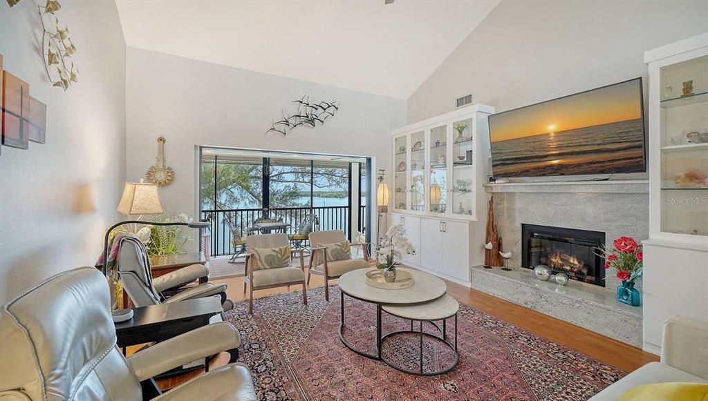For Sale: $825,000 (3 beds, 2 baths, 1942 Square Feet)