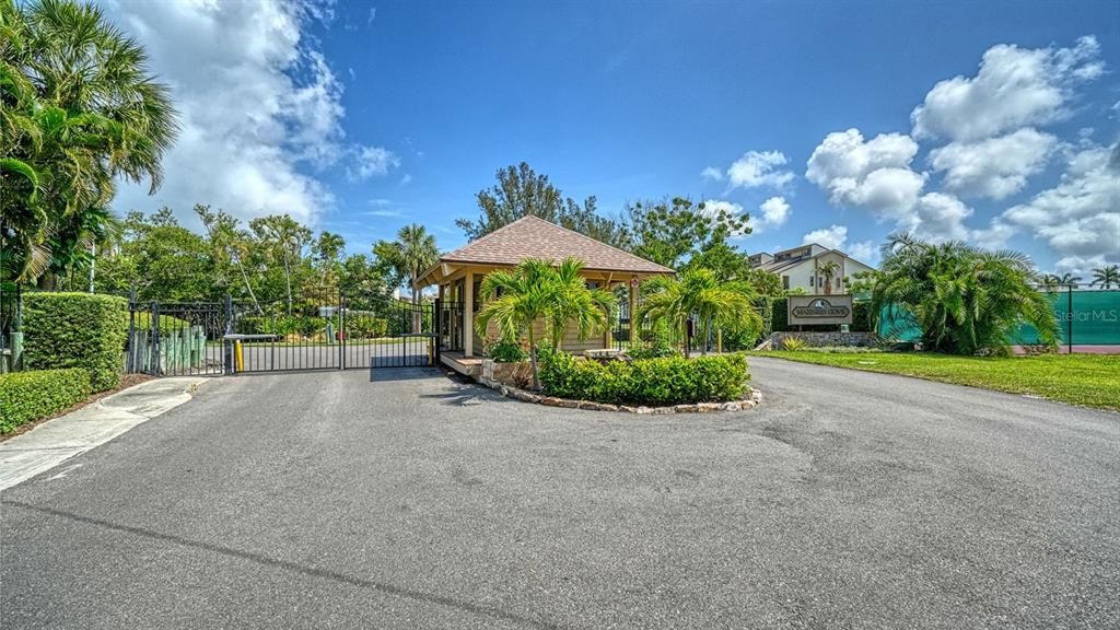 For Sale: $825,000 (3 beds, 2 baths, 1942 Square Feet)