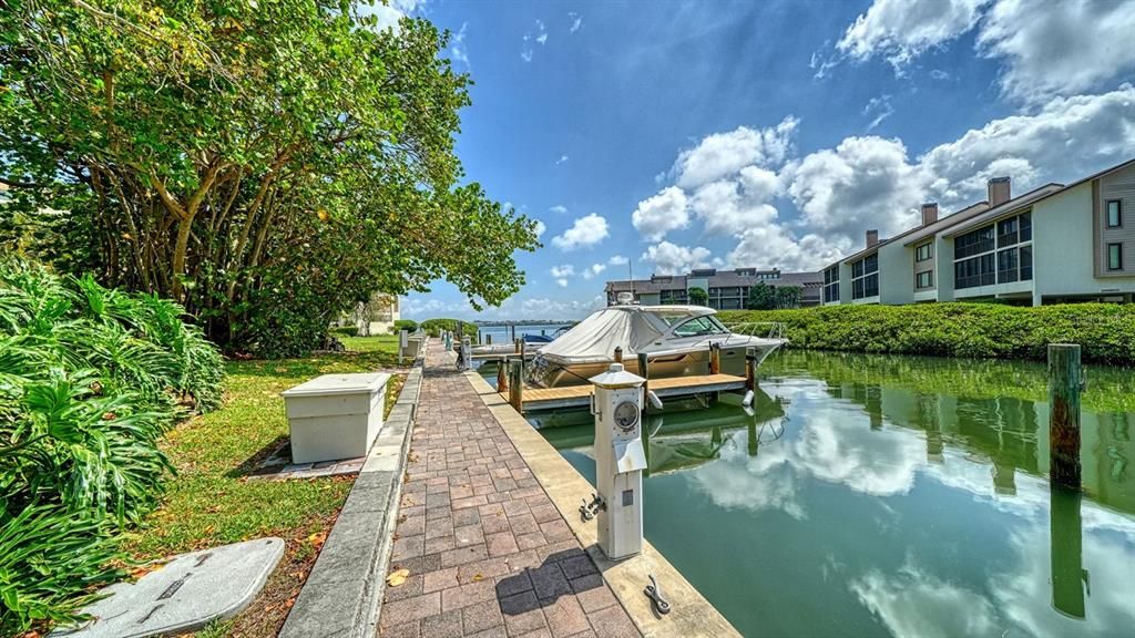 For Sale: $825,000 (3 beds, 2 baths, 1942 Square Feet)