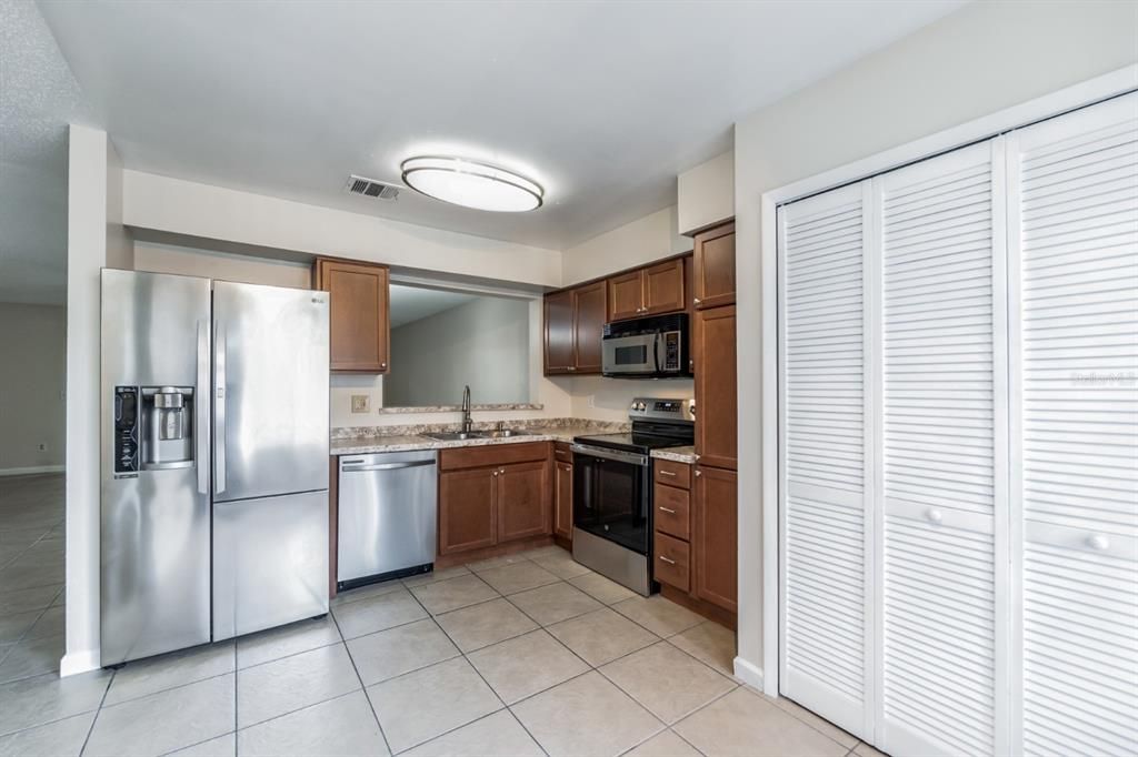 В аренду: $2,300 (3 спален, 2 ванн, 1358 Квадратных фут)