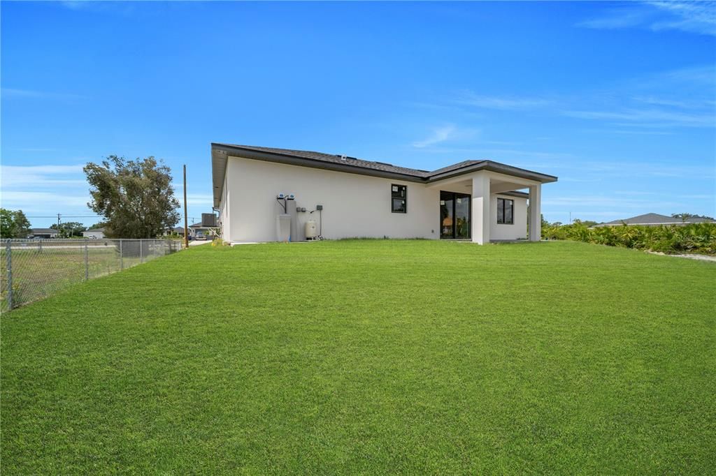 For Sale: $389,900 (4 beds, 3 baths, 1778 Square Feet)
