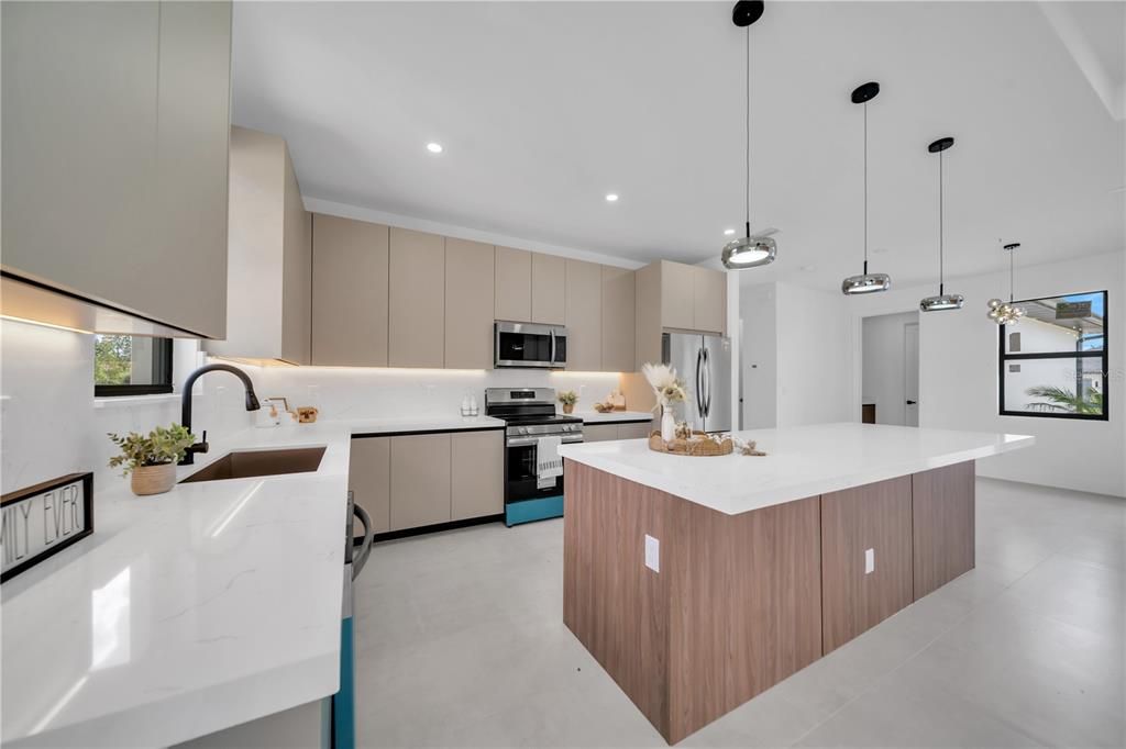 For Sale: $389,900 (4 beds, 3 baths, 1778 Square Feet)