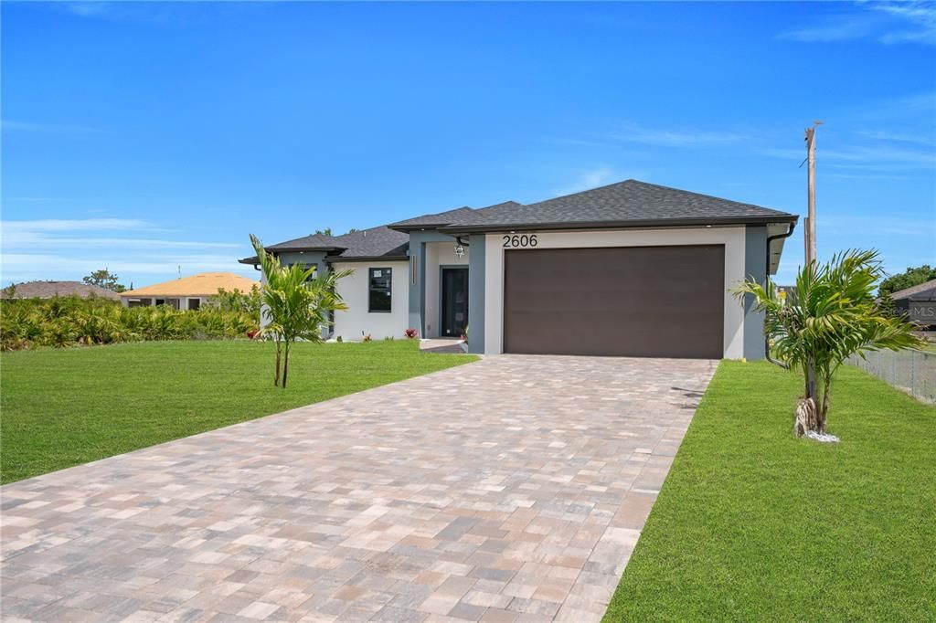 For Sale: $389,900 (4 beds, 3 baths, 1778 Square Feet)