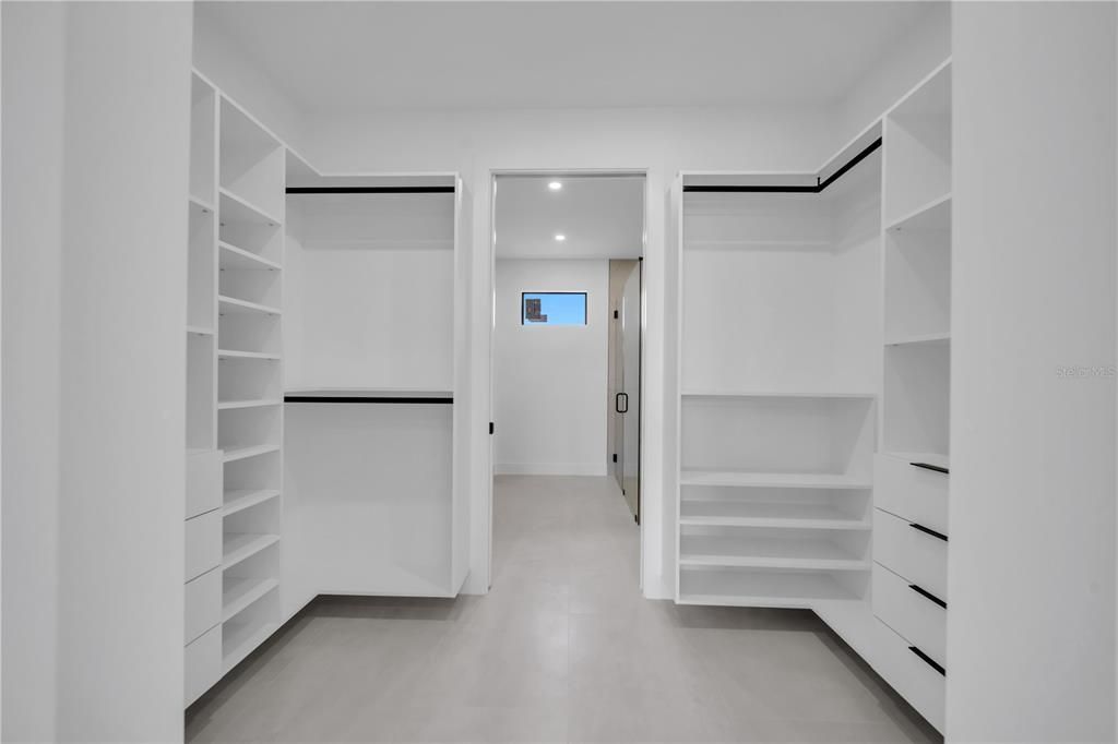 For Sale: $389,900 (4 beds, 3 baths, 1778 Square Feet)