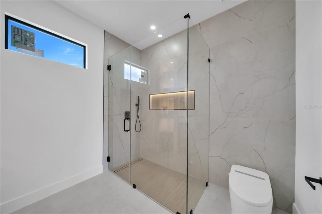 For Sale: $389,900 (4 beds, 3 baths, 1778 Square Feet)