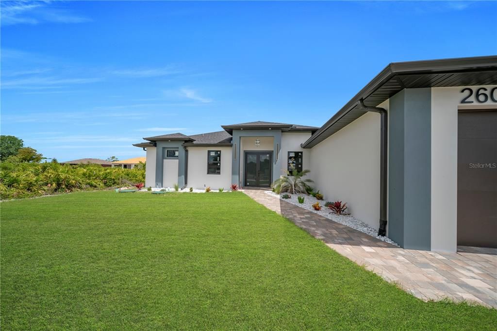 For Sale: $389,900 (4 beds, 3 baths, 1778 Square Feet)
