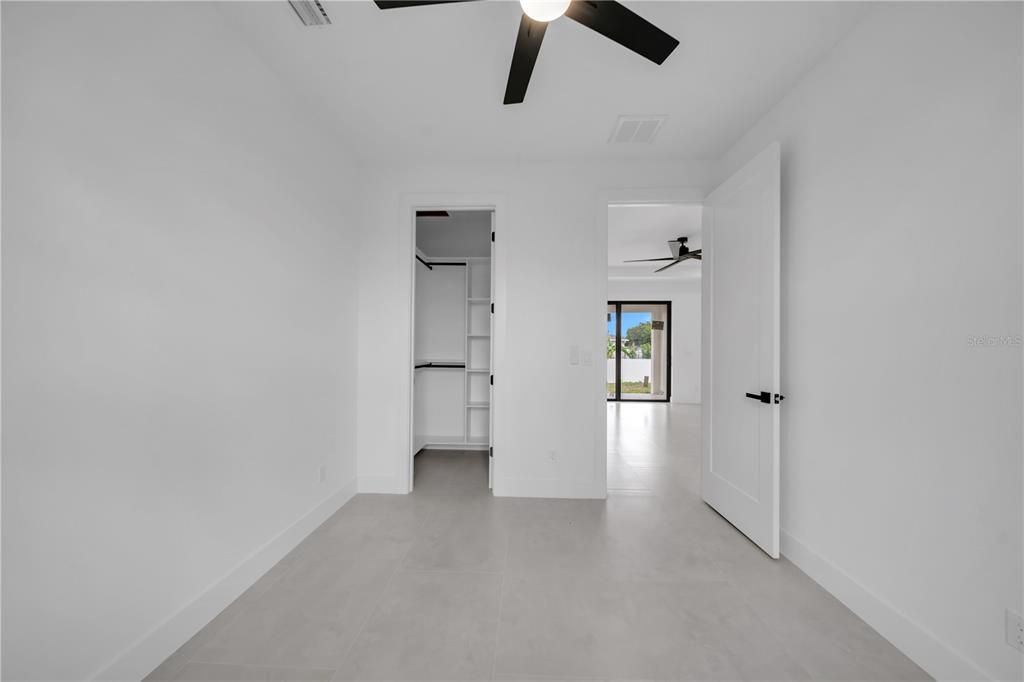 For Sale: $389,900 (4 beds, 3 baths, 1778 Square Feet)