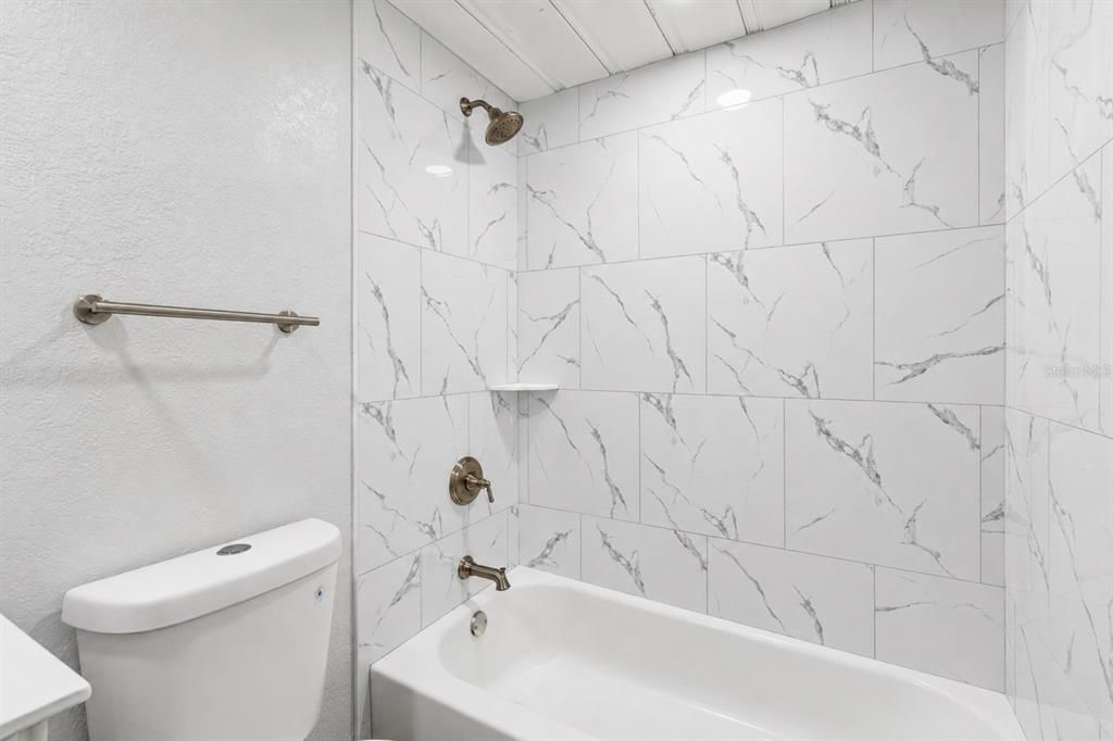 На продажу: $314,900 (4 спален, 2 ванн, 1400 Квадратных фут)