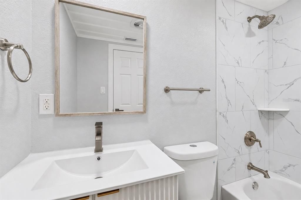 На продажу: $314,900 (4 спален, 2 ванн, 1400 Квадратных фут)