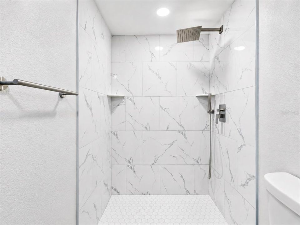 На продажу: $314,900 (4 спален, 2 ванн, 1400 Квадратных фут)
