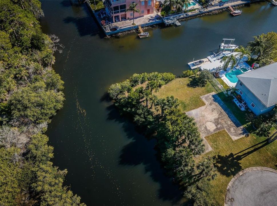 На продажу: $195,000 (0.31 acres)