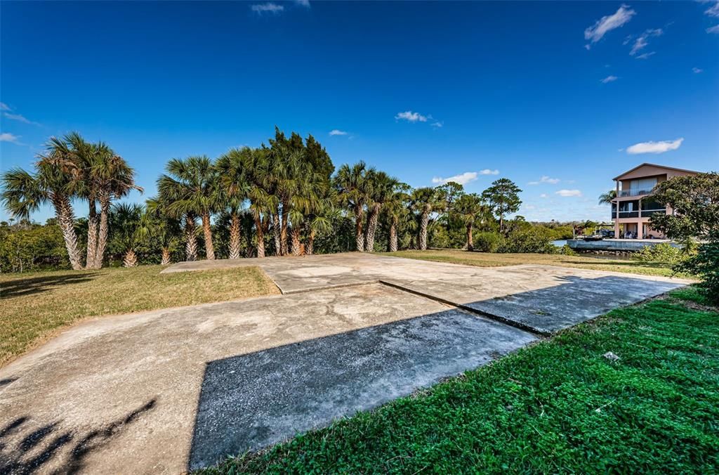 На продажу: $195,000 (0.31 acres)