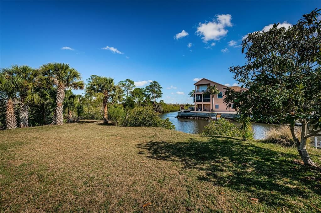 На продажу: $195,000 (0.31 acres)
