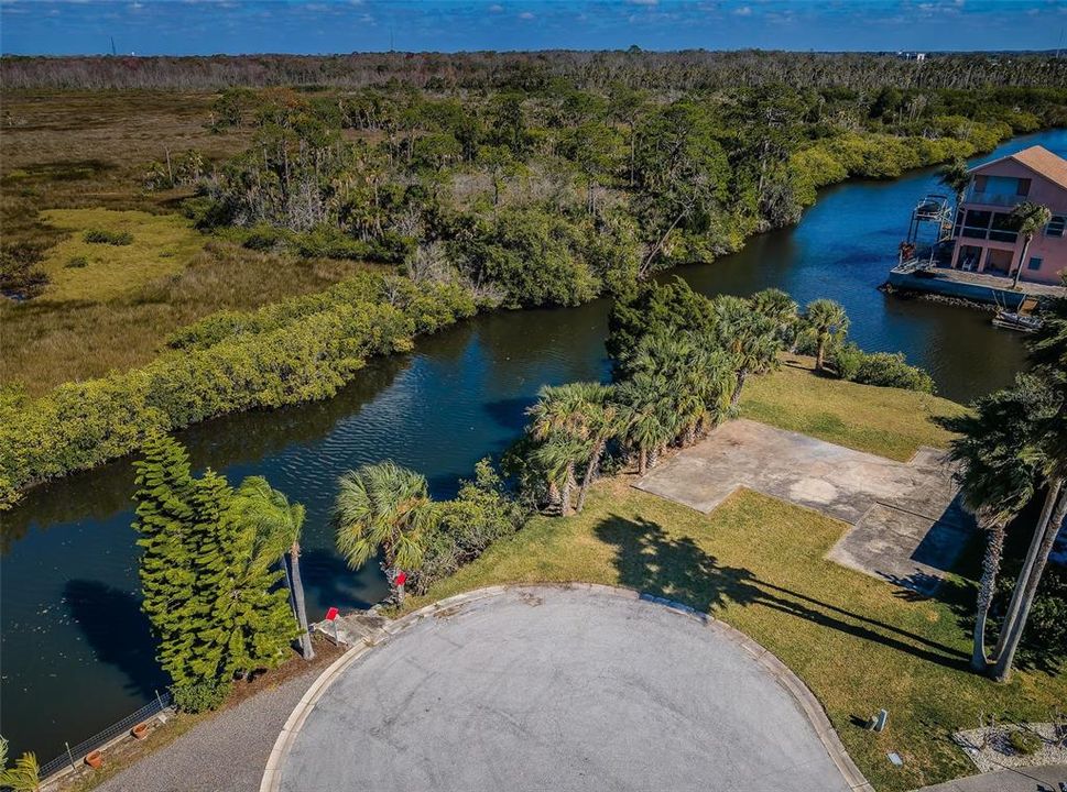 На продажу: $195,000 (0.31 acres)