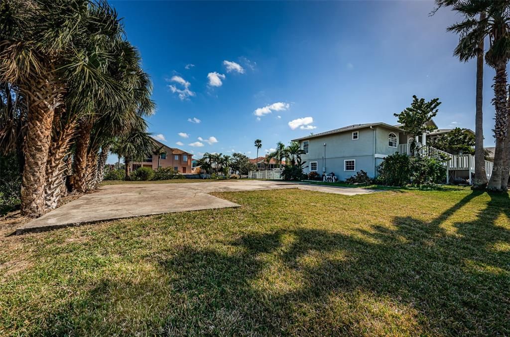 На продажу: $195,000 (0.31 acres)