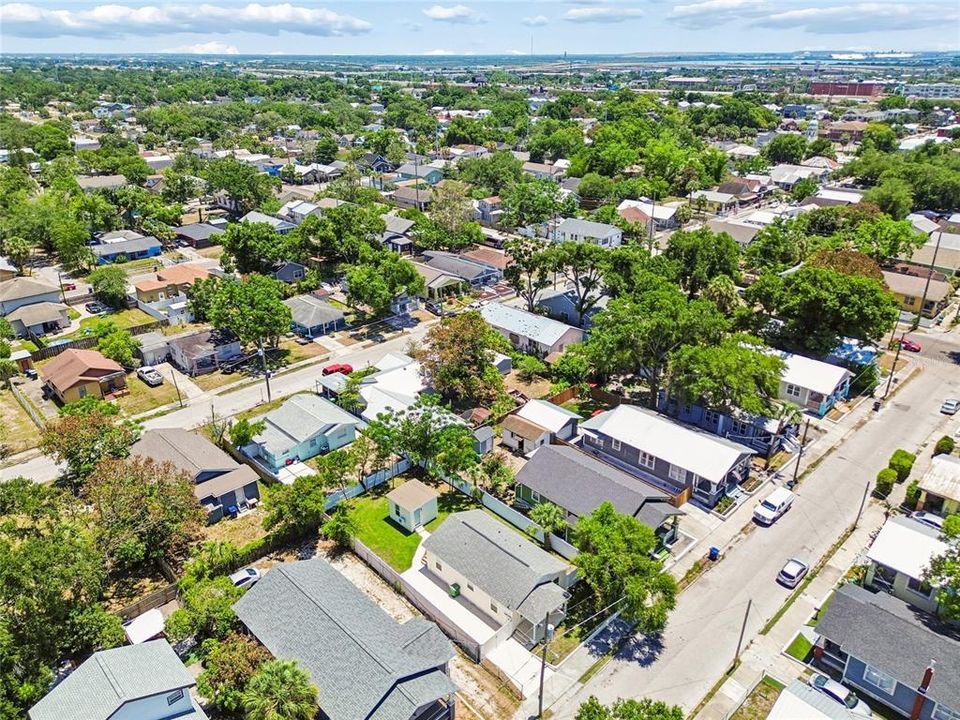 На продажу: $319,000 (2 спален, 2 ванн, 912 Квадратных фут)