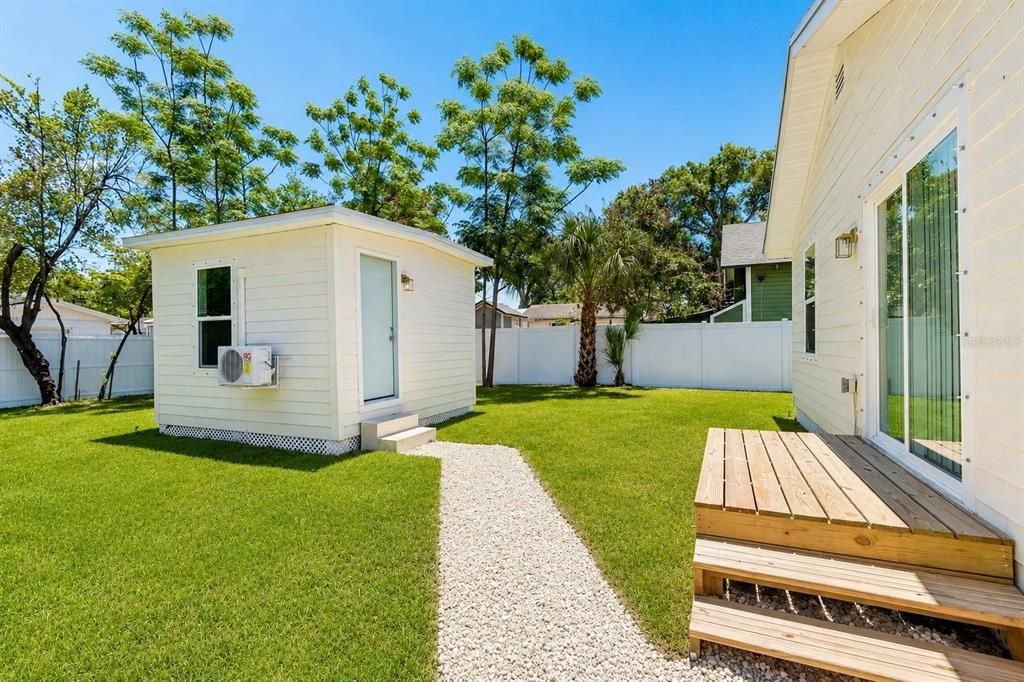 На продажу: $319,000 (2 спален, 2 ванн, 912 Квадратных фут)