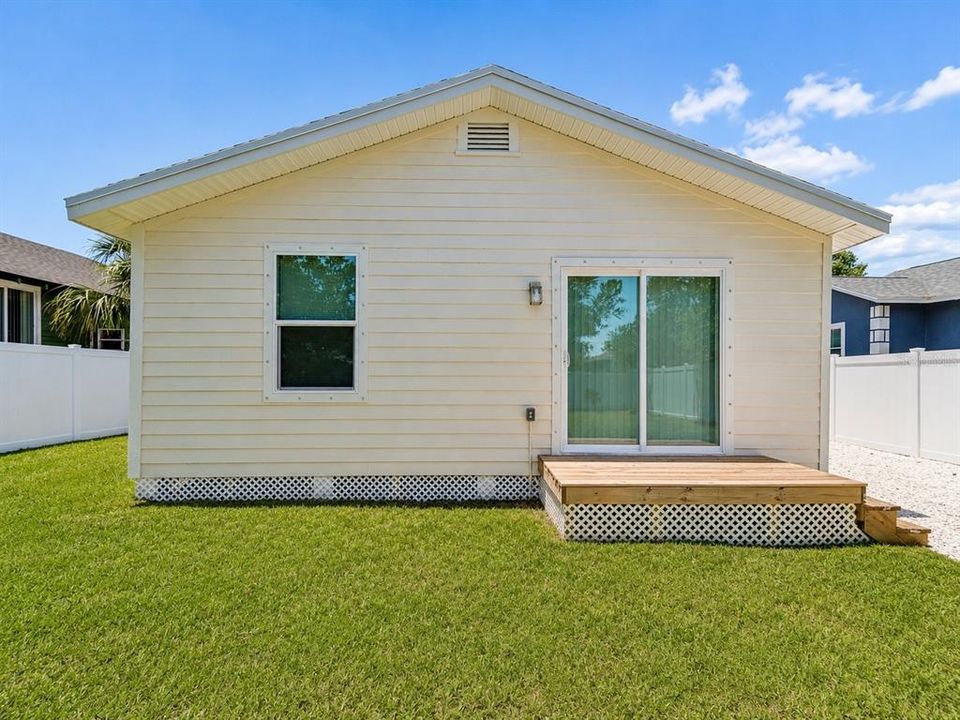 На продажу: $319,000 (2 спален, 2 ванн, 912 Квадратных фут)