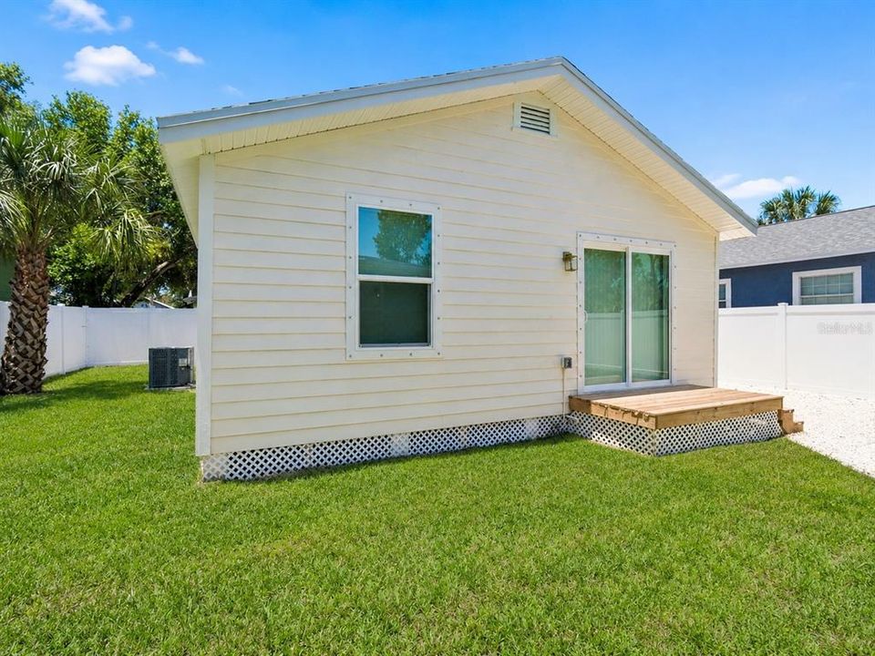 На продажу: $319,000 (2 спален, 2 ванн, 912 Квадратных фут)