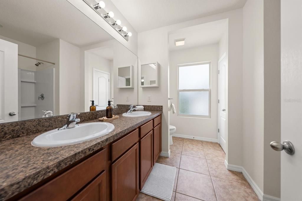 For Sale: $259,000 (3 beds, 2 baths, 1594 Square Feet)