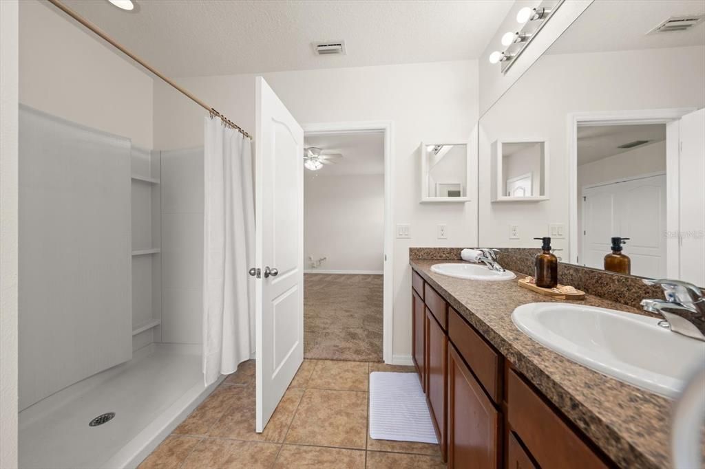 For Sale: $259,000 (3 beds, 2 baths, 1594 Square Feet)