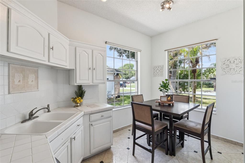 Activo con contrato: $349,000 (3 camas, 2 baños, 1277 Pies cuadrados)