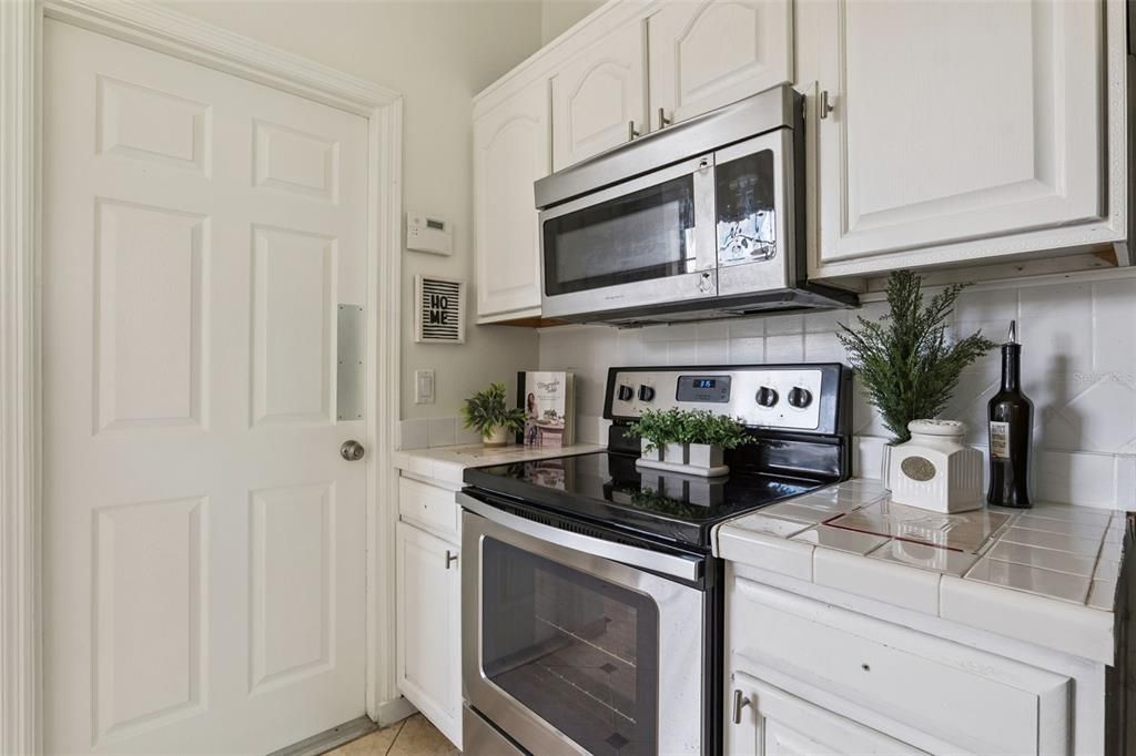 Activo con contrato: $349,000 (3 camas, 2 baños, 1277 Pies cuadrados)