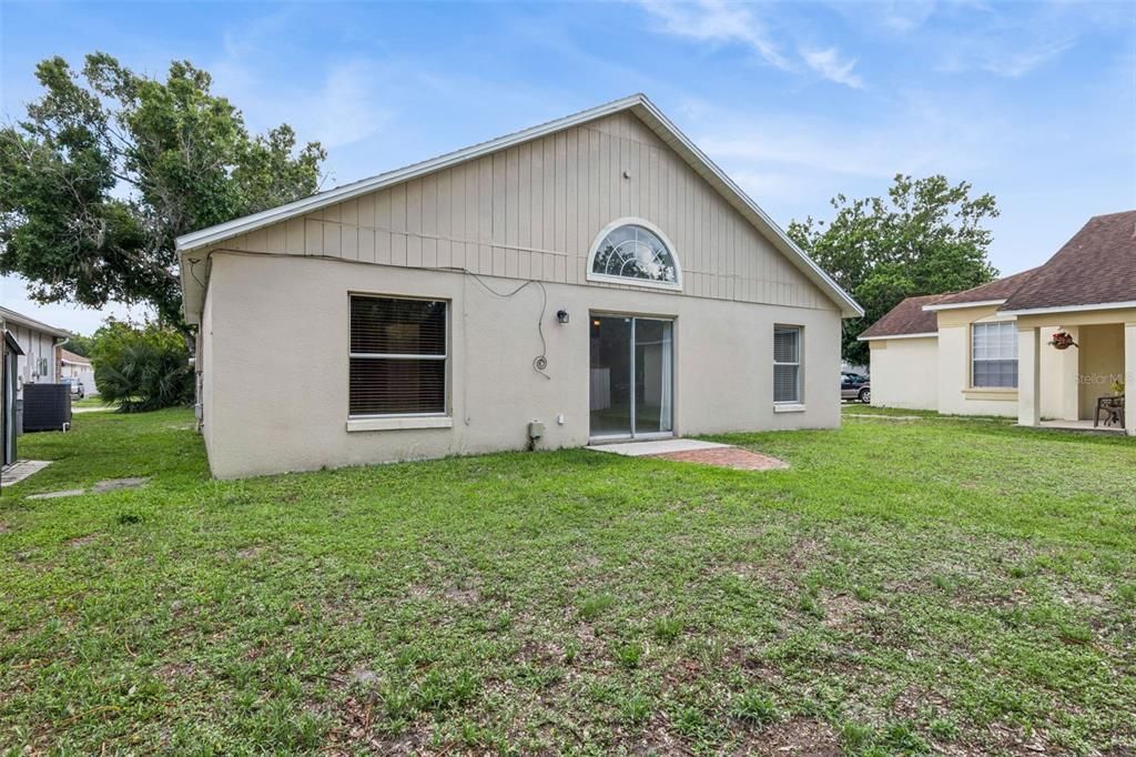 Activo con contrato: $349,000 (3 camas, 2 baños, 1277 Pies cuadrados)
