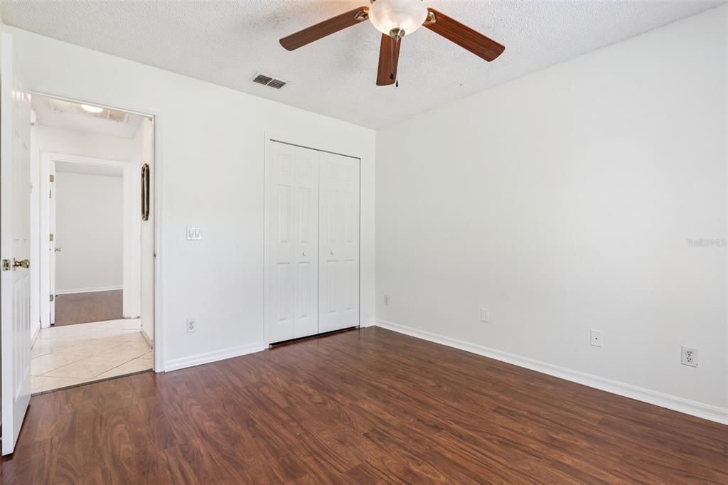 Activo con contrato: $349,000 (3 camas, 2 baños, 1277 Pies cuadrados)